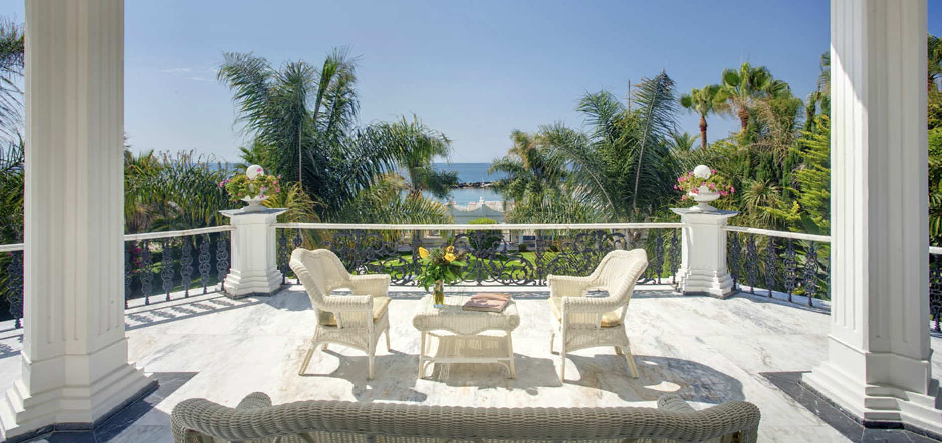Puerto banus.beach voorzijde paviljoen te koop & huur