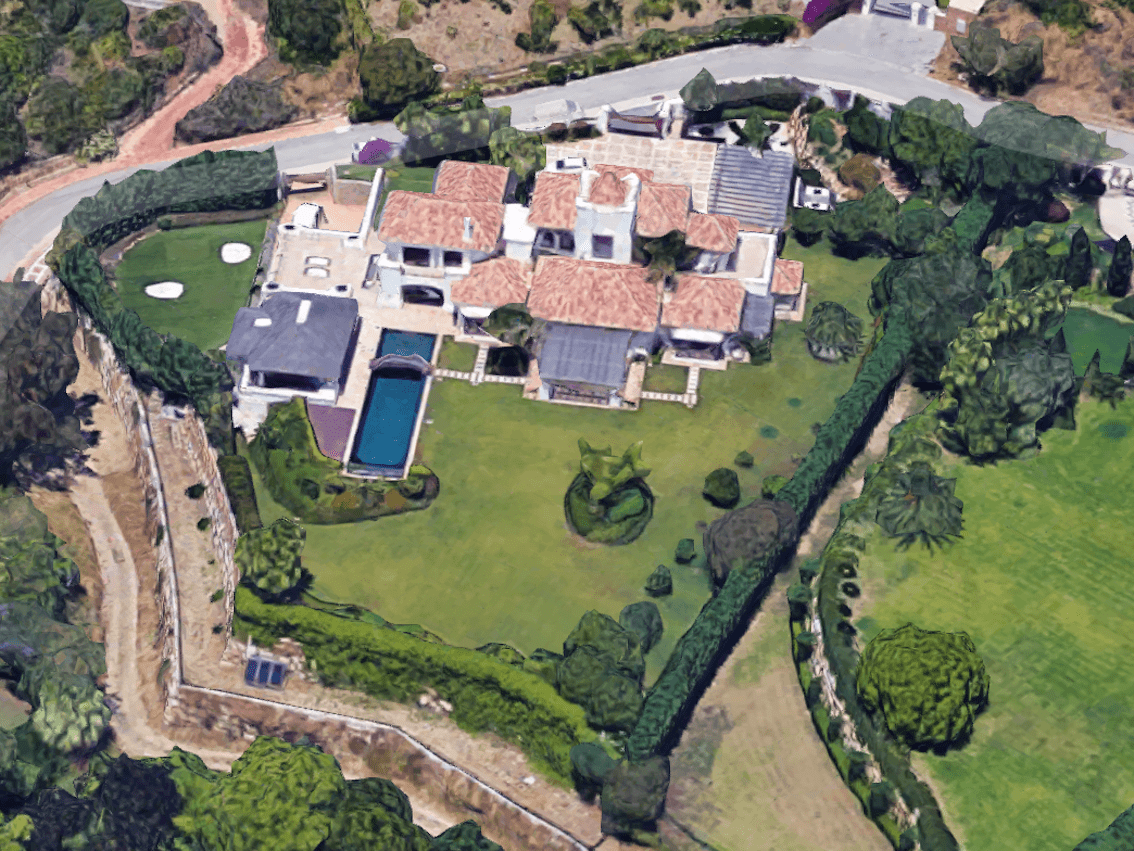 Marbella hillside.mansion med inomhus pool.gated community