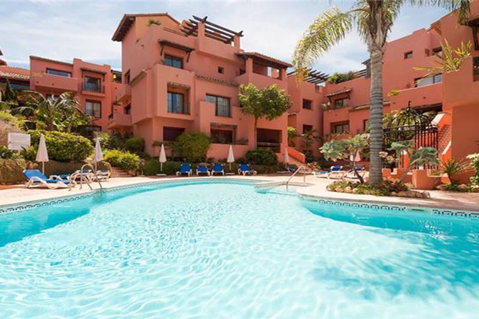 Marbella East Luxury 3bedroom penthouse - Agent4Stars.com
